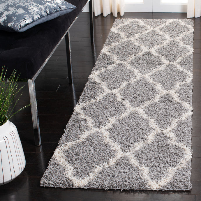 SAFAVIEH Dallas Shag Giusy Trellis 15inch Thick Rug